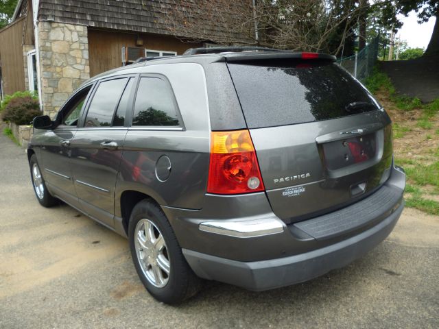 2004 Chrysler Pacifica SLT 25