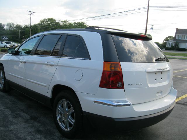 2004 Chrysler Pacifica EX - DUAL Power Doors