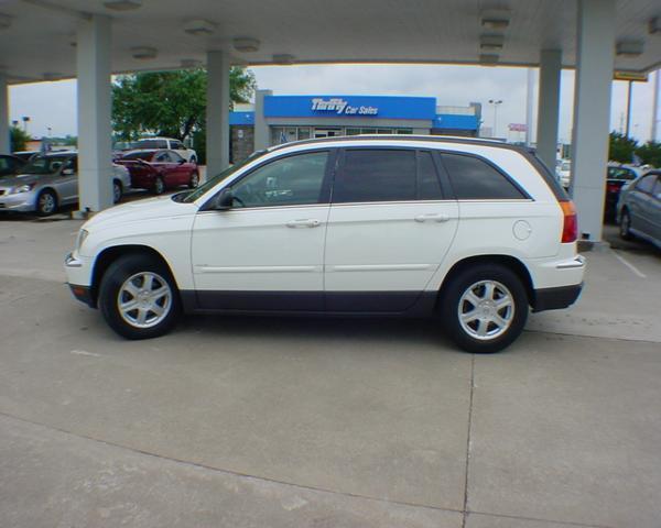 2004 Chrysler Pacifica Base