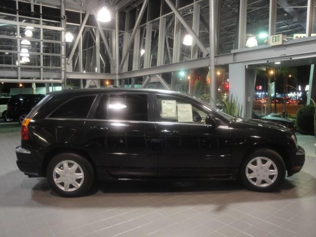 2005 Chrysler Pacifica SLT 25