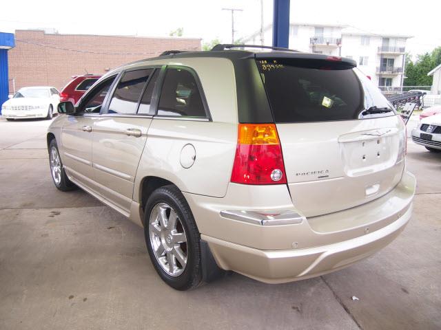 2005 Chrysler Pacifica SLT 25