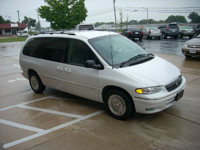 1996 Chrysler Town and Country Unknown