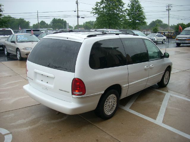 1996 Chrysler Town and Country Unknown