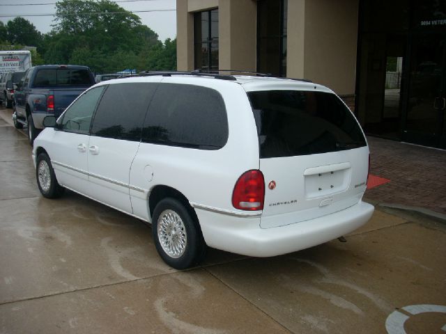 1996 Chrysler Town and Country Unknown