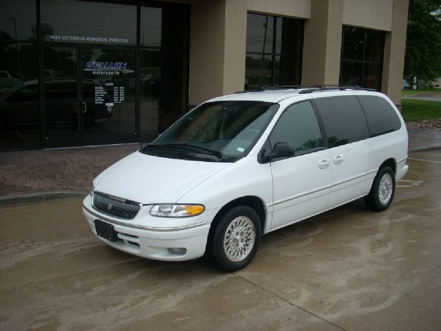 1996 Chrysler Town and Country Unknown