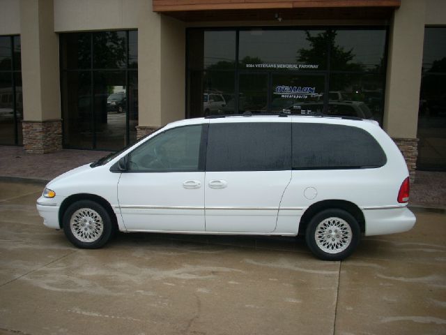 1996 Chrysler Town and Country Unknown