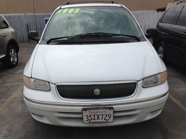 1996 Chrysler Town and Country S Sedan Under FULL Factory Warranty