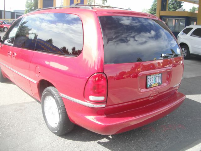 1996 Chrysler Town and Country Base