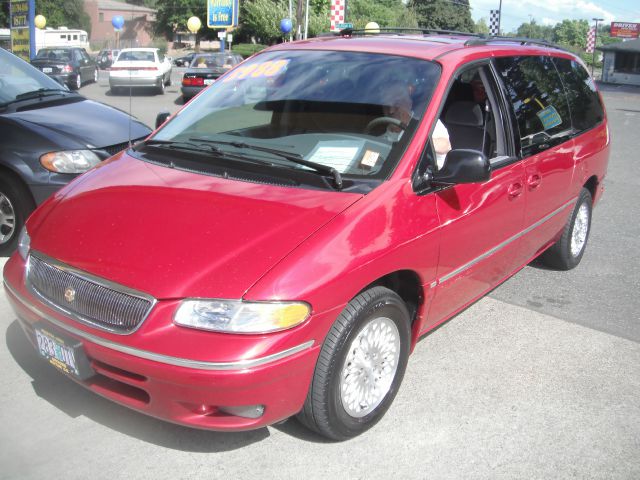 1996 Chrysler Town and Country Base