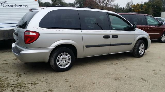 1996 Chrysler Town and Country Base