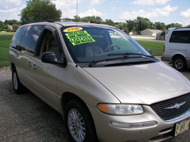 1999 Chrysler Town and Country H6 L.L. Bean