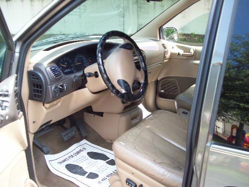 1999 Chrysler Town and Country Quad Coupe 3