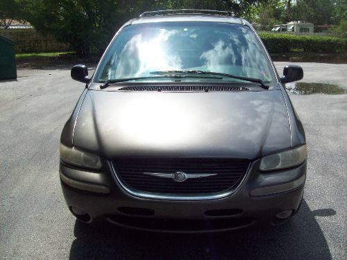 1999 Chrysler Town and Country Quad Coupe 3