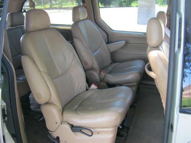 1999 Chrysler Town and Country Quad Coupe 3