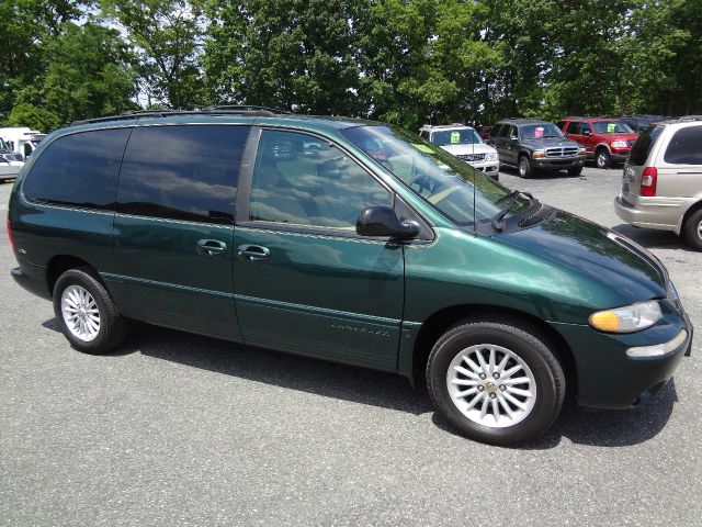 1999 Chrysler Town and Country S Sedan Under FULL Factory Warranty