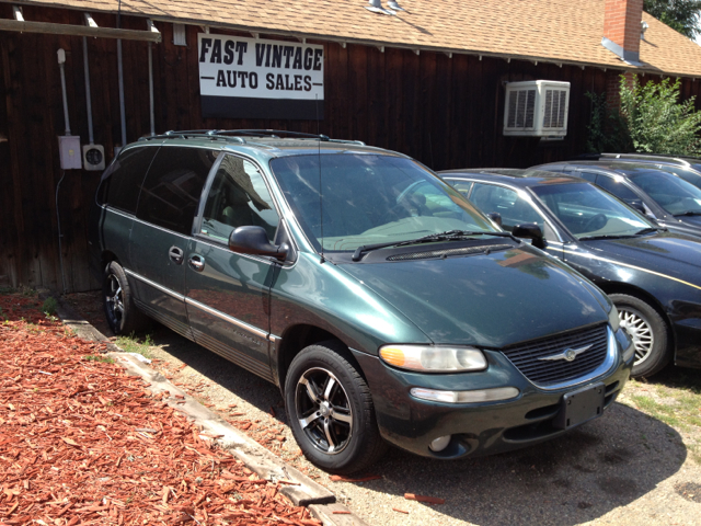 2000 Chrysler Town and Country SLT 25