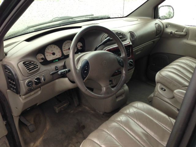 2000 Chrysler Town and Country SLT 25