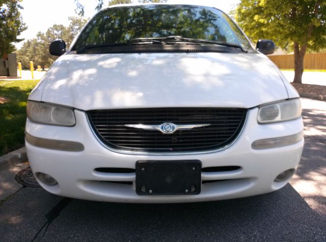 2000 Chrysler Town and Country SLT 25