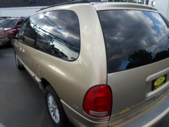 2000 Chrysler Town and Country Elk Conversion Van