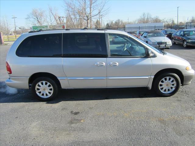 2000 Chrysler Town and Country Quad Coupe 3