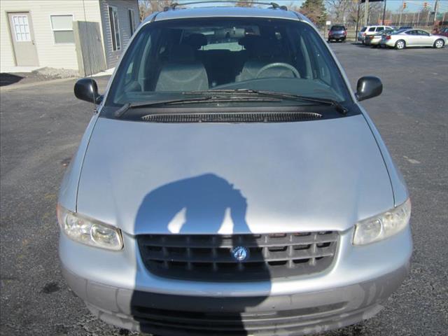 2000 Chrysler Town and Country Quad Coupe 3