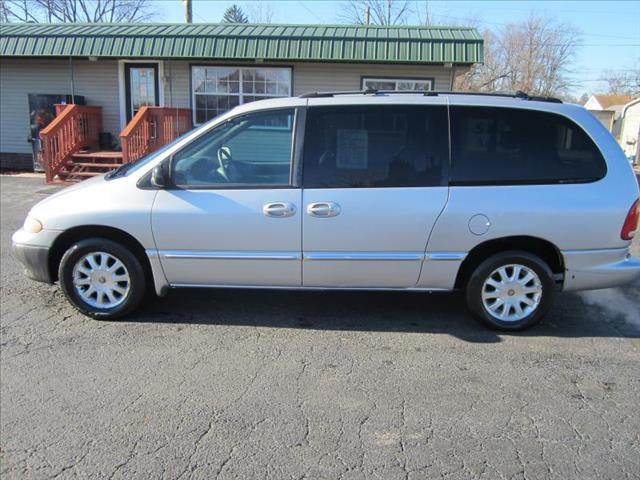 2000 Chrysler Town and Country Quad Coupe 3