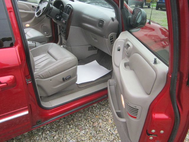 2001 Chrysler Town and Country S Sedan Under FULL Factory Warranty