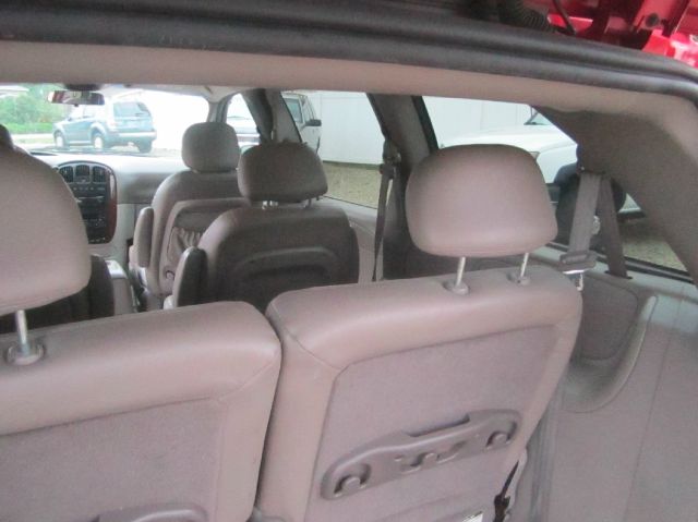 2001 Chrysler Town and Country S Sedan Under FULL Factory Warranty