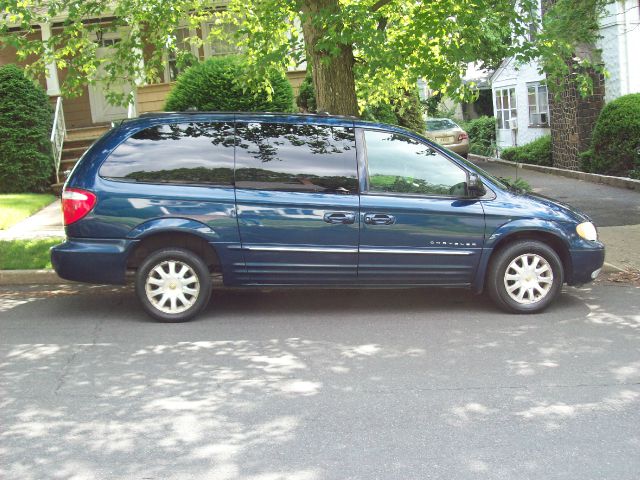 2001 Chrysler Town and Country S Sedan Under FULL Factory Warranty