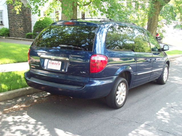 2001 Chrysler Town and Country S Sedan Under FULL Factory Warranty