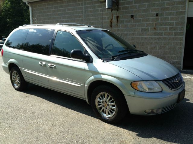 2001 Chrysler Town and Country SLT 25