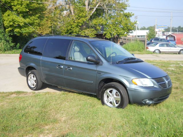 2001 Chrysler Town and Country Elk Conversion Van