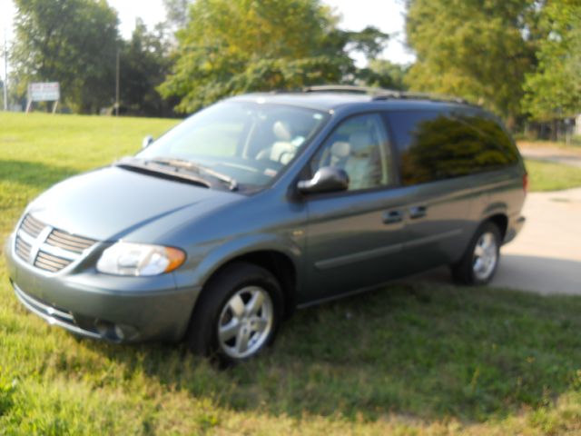 2001 Chrysler Town and Country Elk Conversion Van