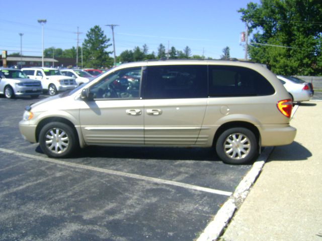 2001 Chrysler Town and Country S Sedan Under FULL Factory Warranty