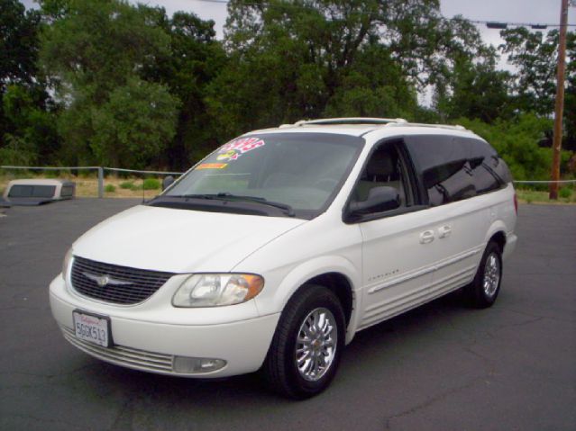 2001 Chrysler Town and Country SLT 25