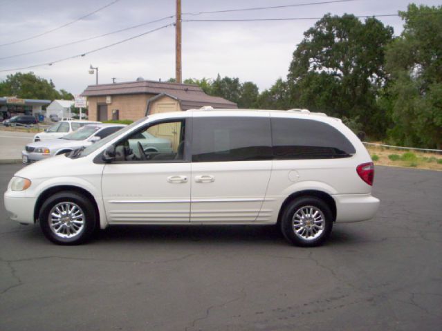 2001 Chrysler Town and Country SLT 25