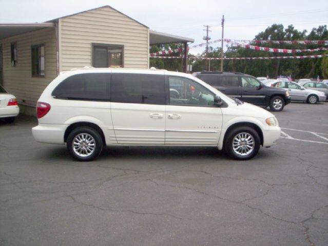 2001 Chrysler Town and Country SLT 25