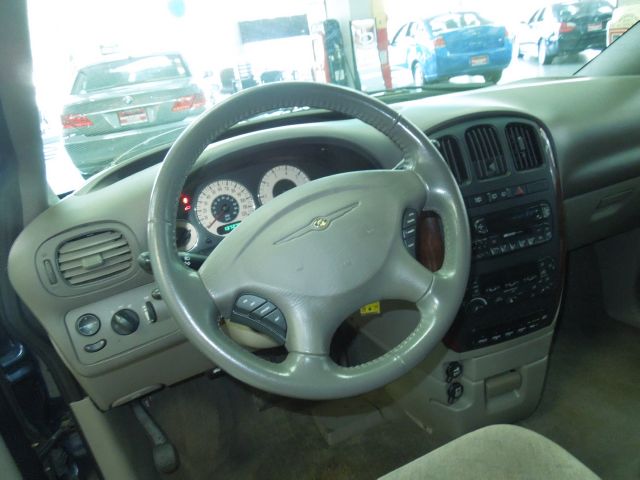 2001 Chrysler Town and Country UP S 5DR AWD