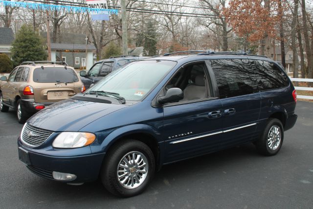 2001 Chrysler Town and Country SLT 25