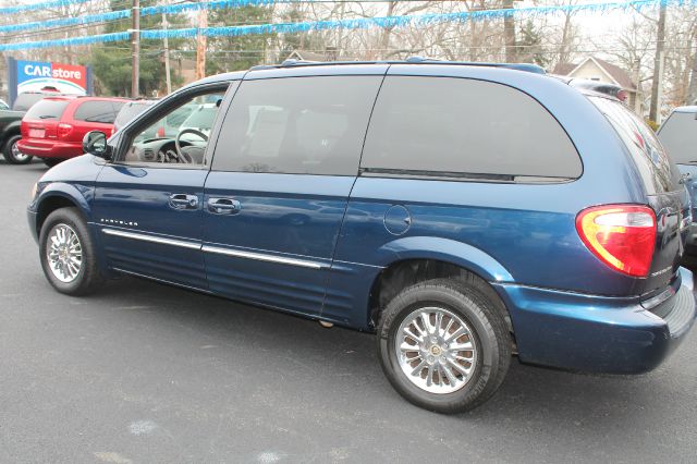 2001 Chrysler Town and Country SLT 25