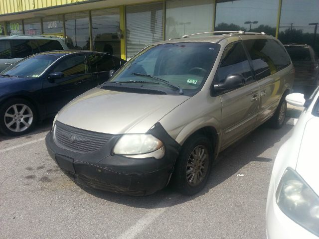 2002 Chrysler Town and Country SLT 25