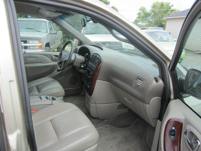 2002 Chrysler Town and Country SLT 25