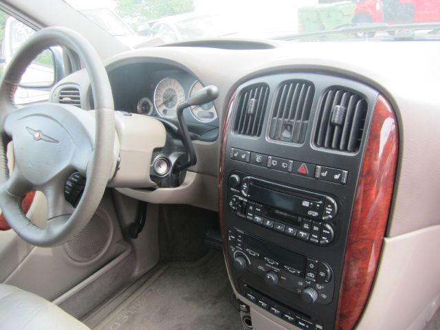 2002 Chrysler Town and Country SLT 25