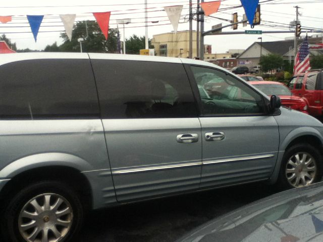 2002 Chrysler Town and Country S Sedan Under FULL Factory Warranty