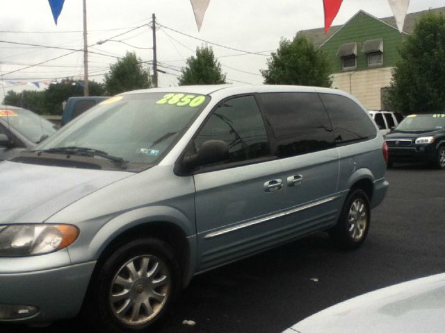 2002 Chrysler Town and Country S Sedan Under FULL Factory Warranty