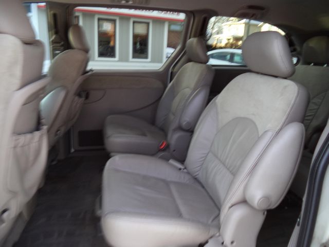 2002 Chrysler Town and Country SLT 25