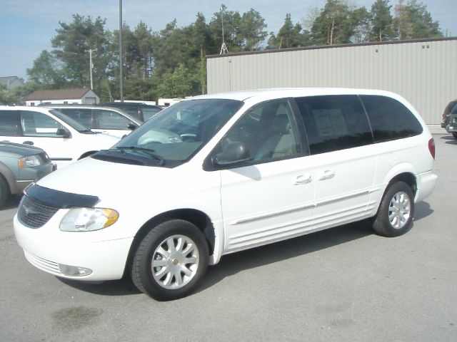 2002 Chrysler Town and Country S Sedan Under FULL Factory Warranty