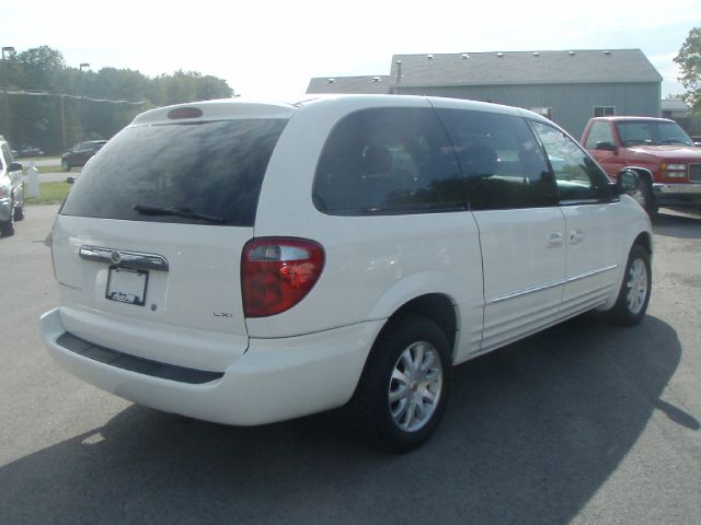 2002 Chrysler Town and Country S Sedan Under FULL Factory Warranty