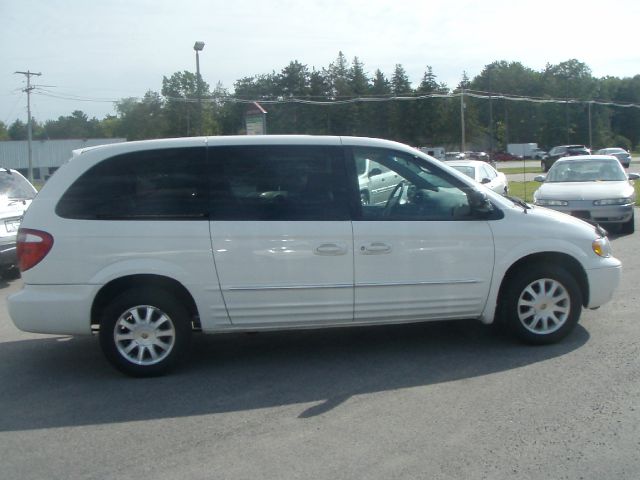 2002 Chrysler Town and Country S Sedan Under FULL Factory Warranty