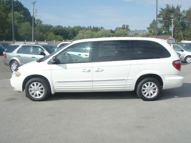 2002 Chrysler Town and Country S Sedan Under FULL Factory Warranty